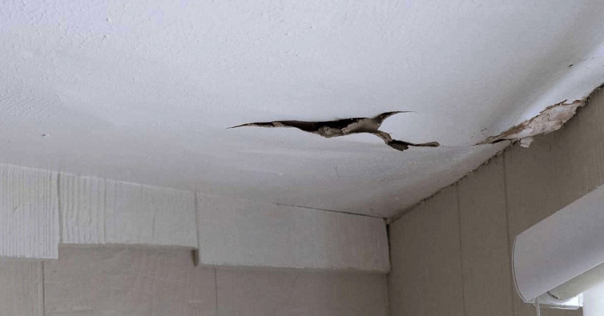 Signs of a Hidden Water Leak Signs of a Hidden Water Leak